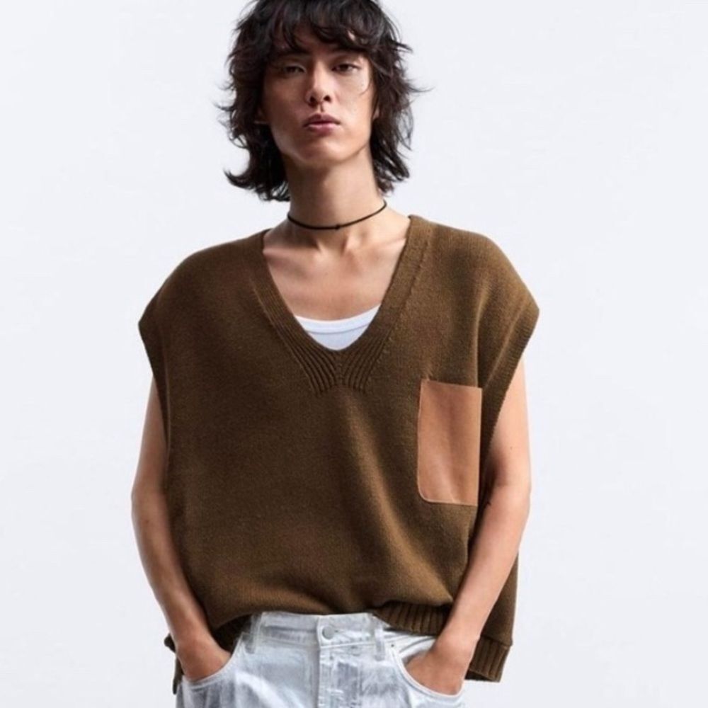 Zara Men’s brown knit vest with faux leather pocket. l/xl NWT
Coastal Grandpa - Picture 16 of 16